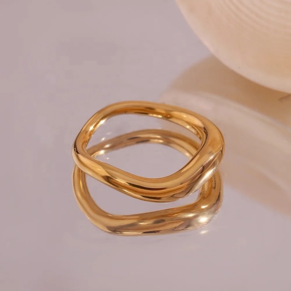 New: 18K Gold Plated Minimalist Water Wave Ring - Picture 3 of 8